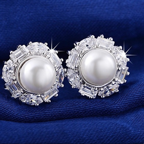Pearl Earrings - Picture 4 of 6